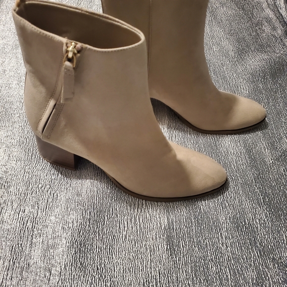 Tan Boots - Picture 4 of 6